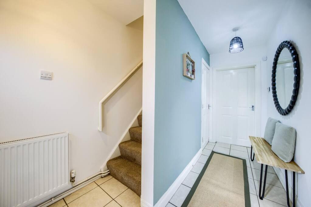 Low Rate For A 4-Bedroom House In Coventry With Free Unlimited Wi-Fi 2 Car Parking 53 Qmc 외부 사진