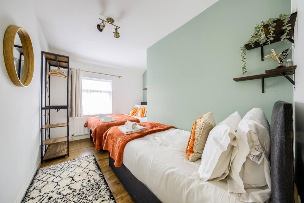 Low Rate For A 4-Bedroom House In Coventry With Free Unlimited Wi-Fi 2 Car Parking 53 Qmc 외부 사진